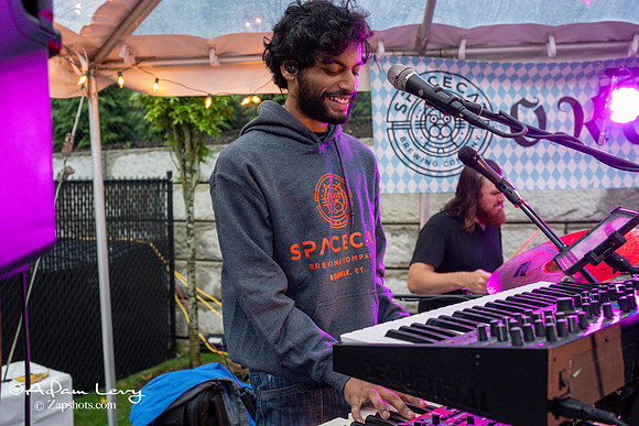 RESIDUAL GROOVE @ SPACECAT BREWERY OCTOBERFEST-12